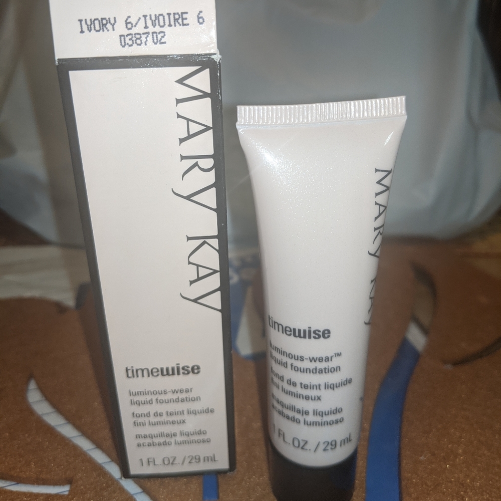 Mary Kay Luminous-wear liquid foundation Ivory 6